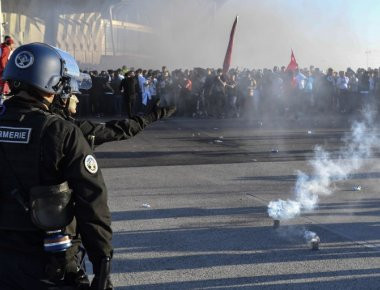 Χαμός στο Λυών- Μπεσίκτας: Άγρια επεισόδια- Οι οπαδοί μπήκαν στον αγωνιστικό χώρο (φωτό, βίντεο)